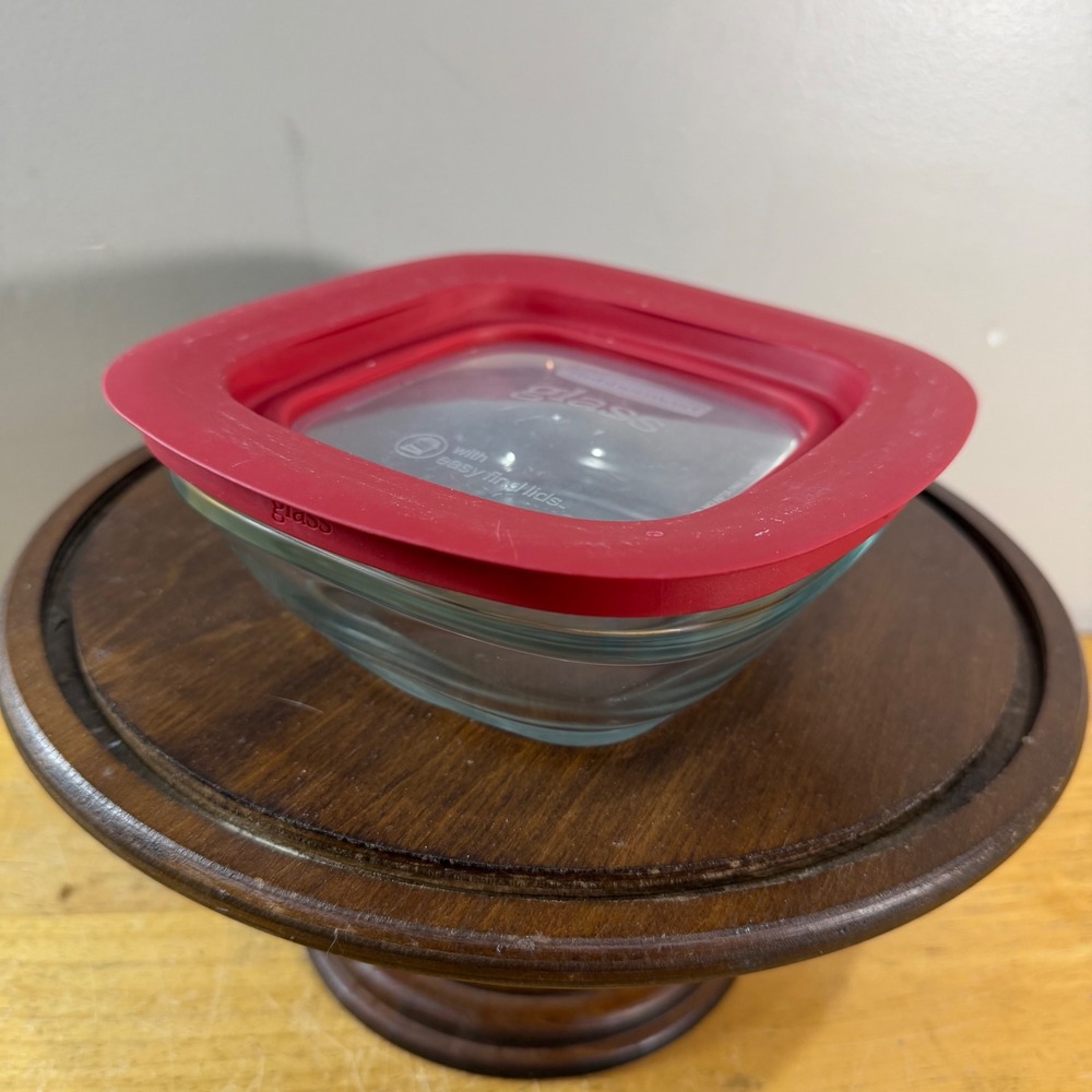 Rubbermaid Glass Food Storage Container 2.5 Cup Red Easy Find Lid Square